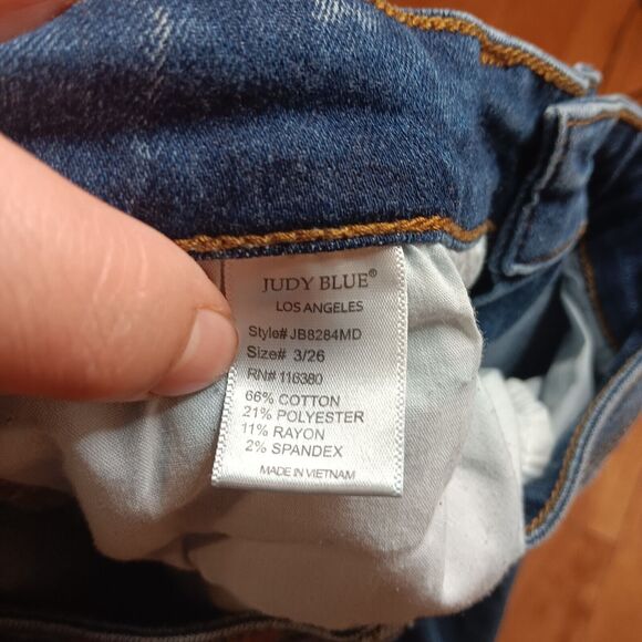 Judy Blue Women's 3/26 Distressed Destroyed Medium Wash Boyfriend Fit Jeans - Picture 6 of 7